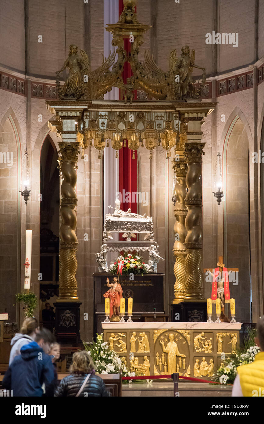 La bara di argento di Swiety Wojciech (St. Adalberto di Praga), patrono della Polonia, in Gotico Bazylika Archikatedralna Wniebowziecia Najswietszej M Foto Stock