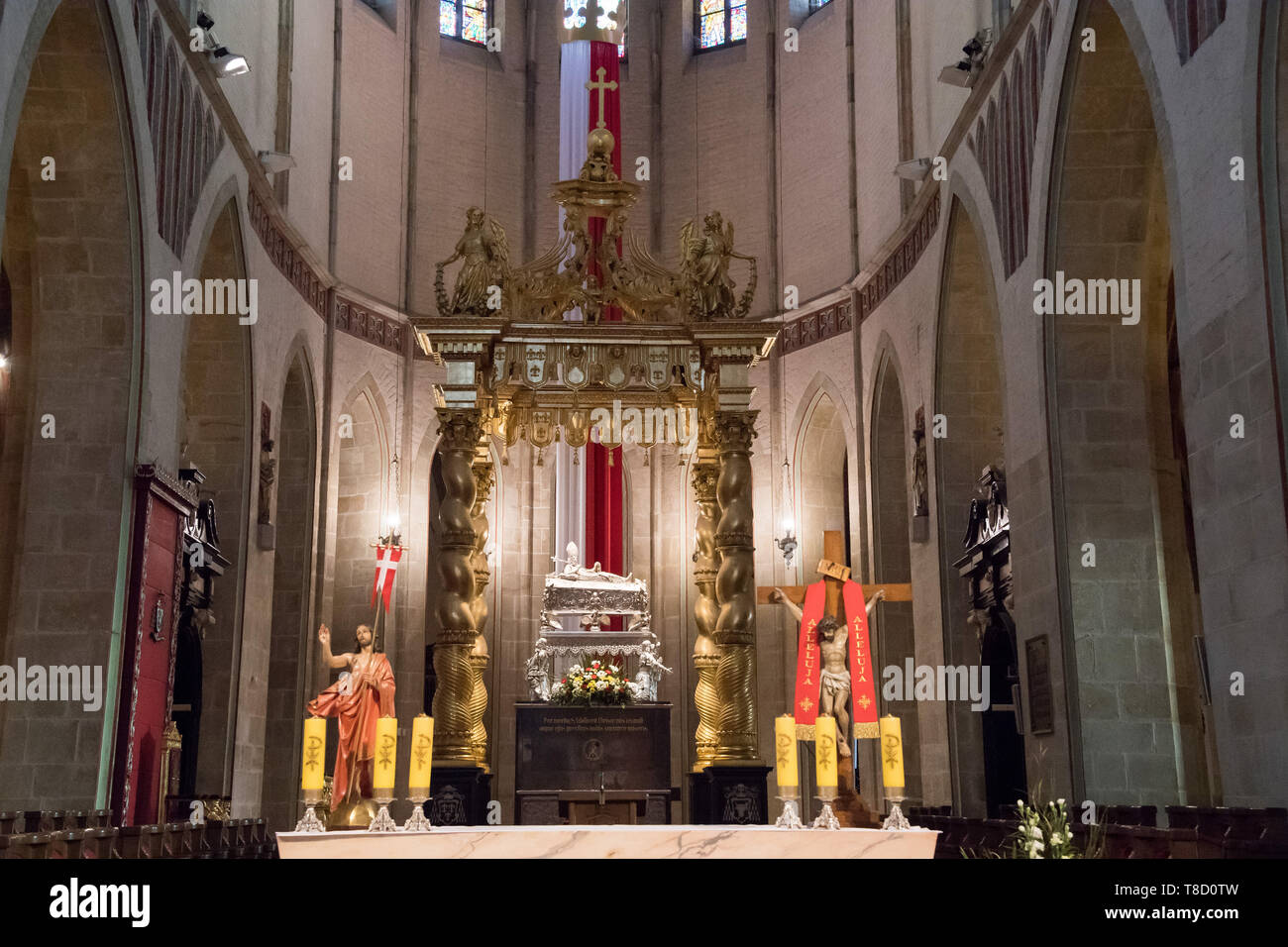 La bara di argento di Swiety Wojciech (St. Adalberto di Praga), patrono della Polonia, in Gotico Bazylika Archikatedralna Wniebowziecia Najswietszej M Foto Stock