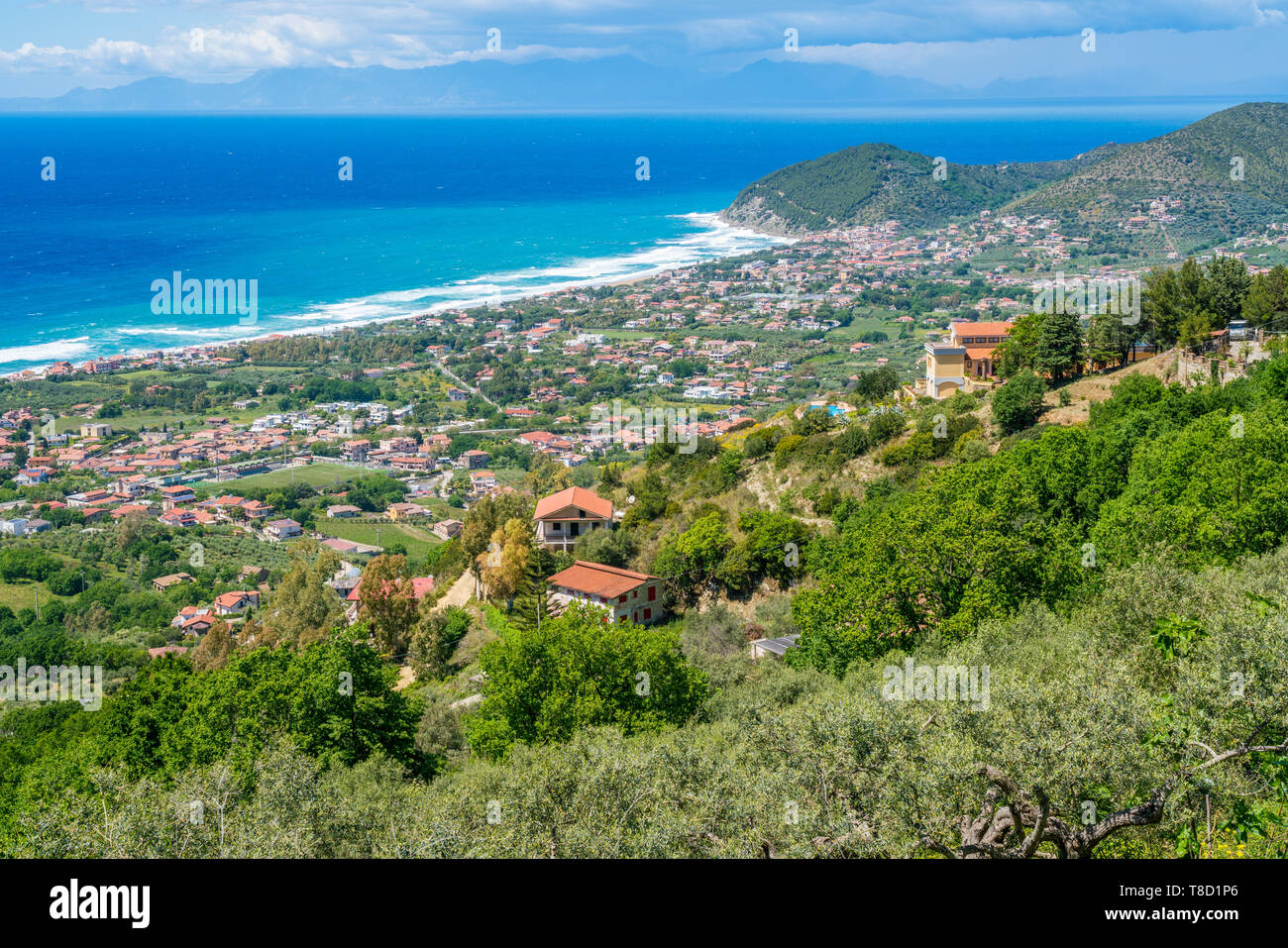 Vista panoramica della costa del Cilento da Castellabate. Campania, Italia. Foto Stock