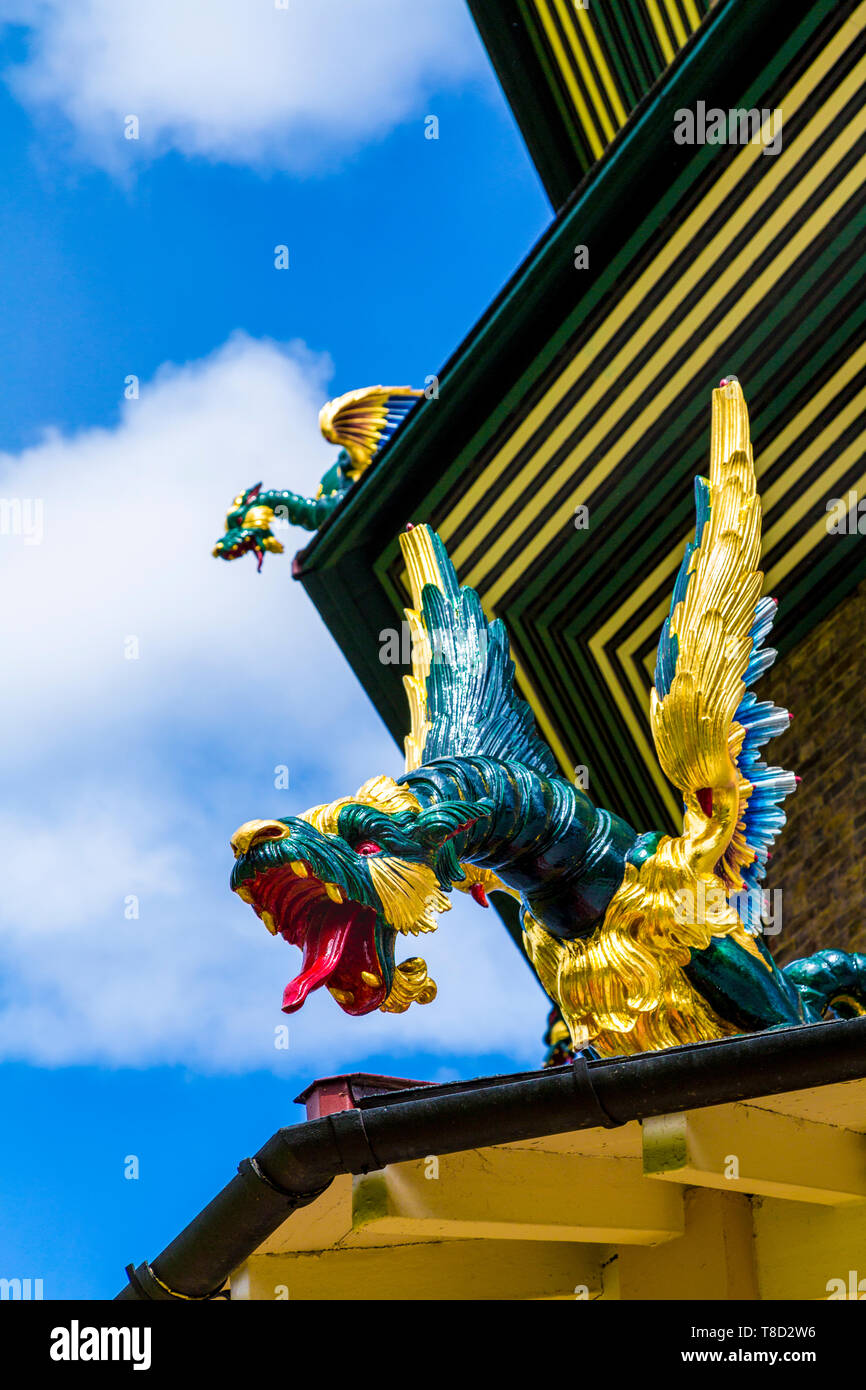 Dragon dettaglio sulla Grande Pagoda dopo il progetto di rinnovamento in Kew Gardens, London, Regno Unito Foto Stock