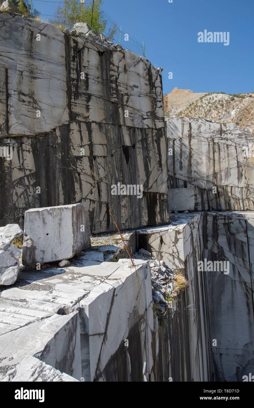 L'Italia, Toscana, Massa Carrara, apuanes Alpi, una vecchia cava di marmo  sulla strada per Castelnuovo Foto stock - Alamy