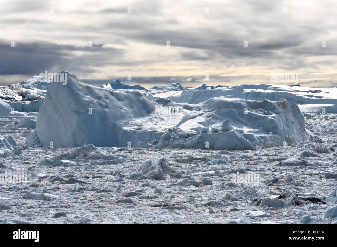 La Groenlandia, costa ovest, Disko Bay, Ilulissat, icebergs elencati come patrimonio mondiale dall' UNESCO che è la bocca del Sermeq Kujalleq ghiacciaio (ghiacciaio Jakobshavn) Foto Stock