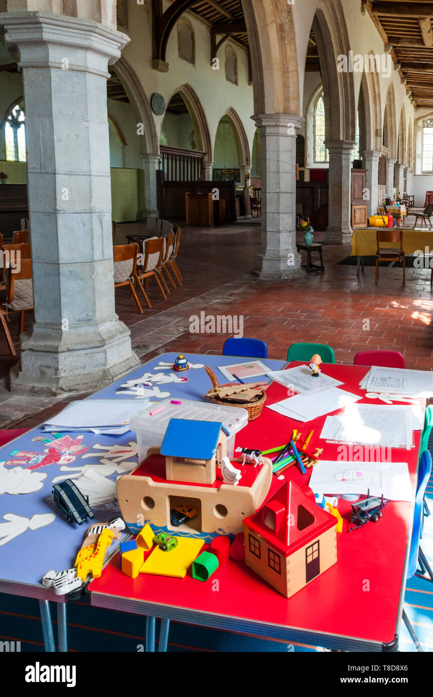 Area per bambini nella chiesa di San Giorgio, Ivychurch su Romney Marsh. Foto Stock