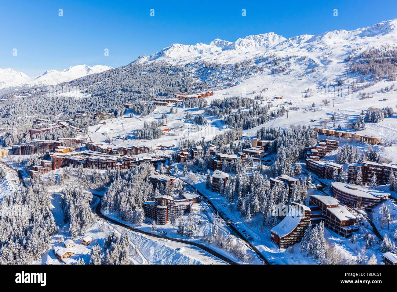 Francia, Savoie, massiccio della Vanoise, valle della Haute Tarentaise, Les Arcs 1800, parte dell'area di Paradiski, (vista aerea) Foto Stock