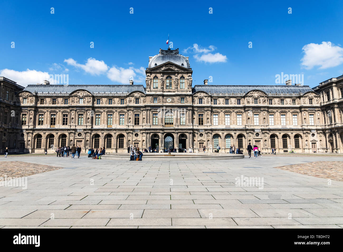 La Cour Carree (cortile quadrato) di Palazzo del Louvre a Parigi Foto Stock