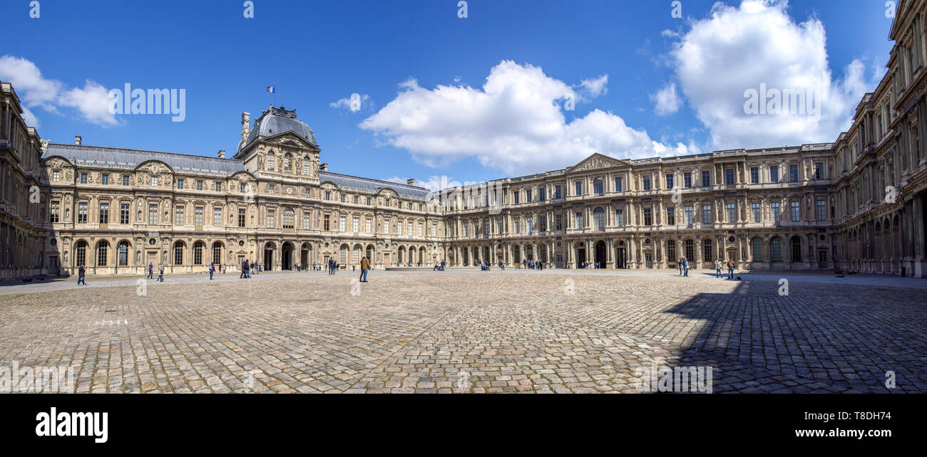 La Cour Carree (cortile quadrato) di Palazzo del Louvre a Parigi Foto Stock
