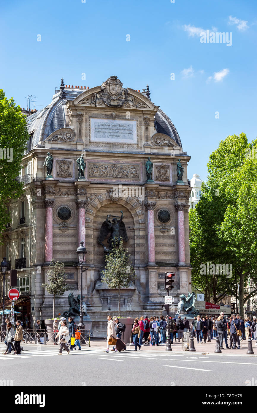 Fontana di Saint-Michel a Parigi, Francia Foto Stock