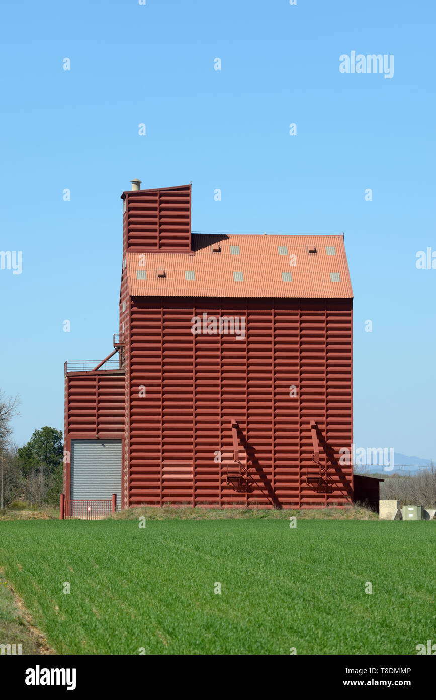 Silos & Green campo nei pressi di Sainte-Croix-sur-Verdon Provence Francia Foto Stock