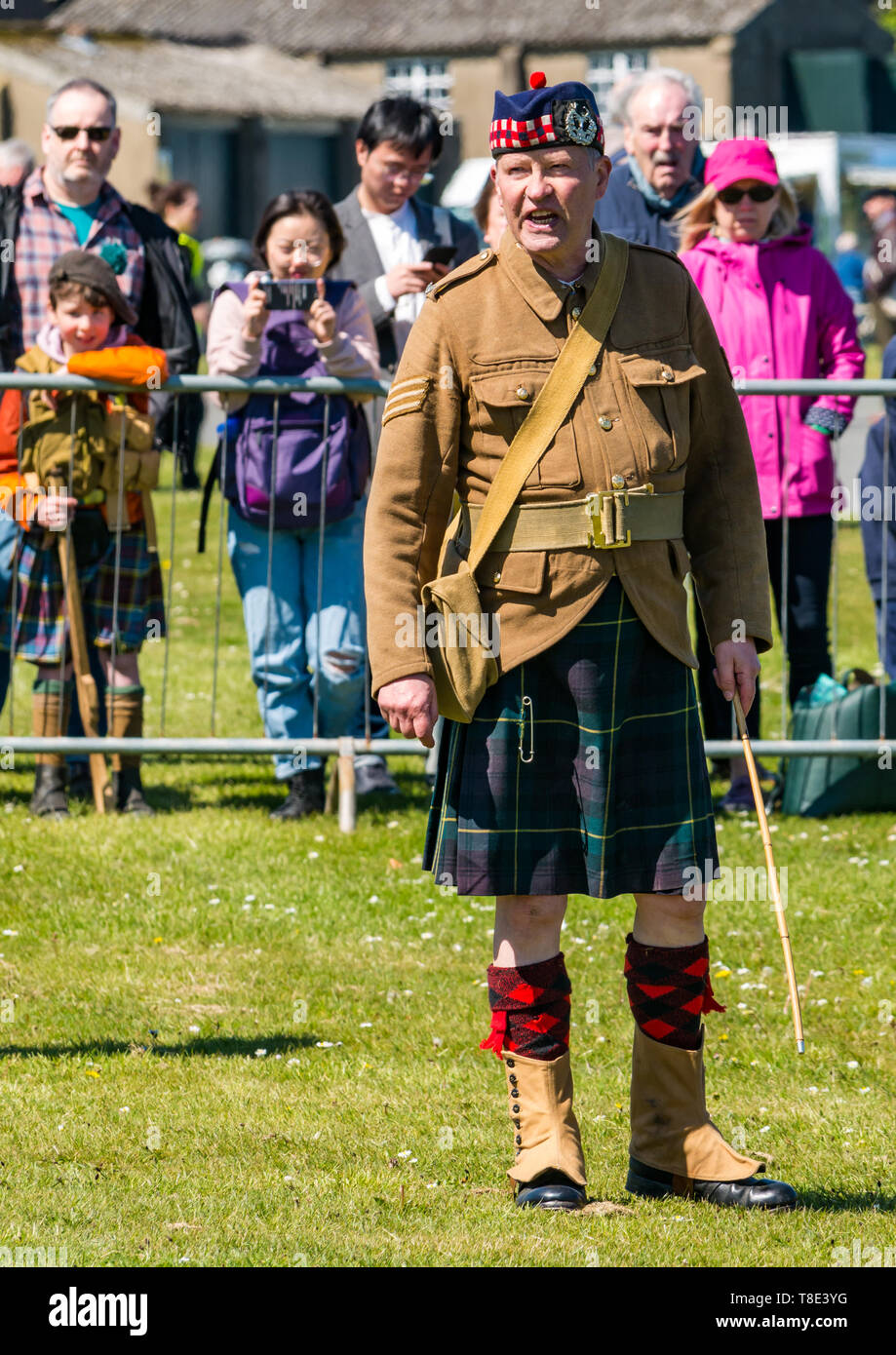Il Museo del Volo, East Fortune, East Lothian, Scozia, Regno Unito il 12 maggio 2019. Esperienza di guerra: una giornata con la famiglia con tutte le cose relative al mondo di guerre tra cui un display di fanteria da Gordon Montanari storia gruppo circa militari inesplosi e armi da fuoco Foto Stock