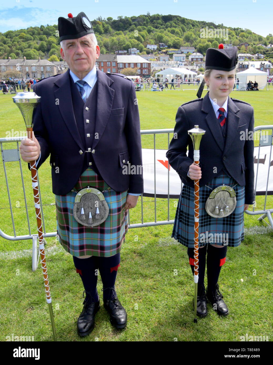 Gourock, Scozia, Regno Unito, 12 maggio 2019, UK Meteo. Sunny scorcher di un giorno per i primi giochi delle Highland di quest'anno come persone godetevi il sole in plaid. Credito traghetto Gerard/Alamy Live News Foto Stock