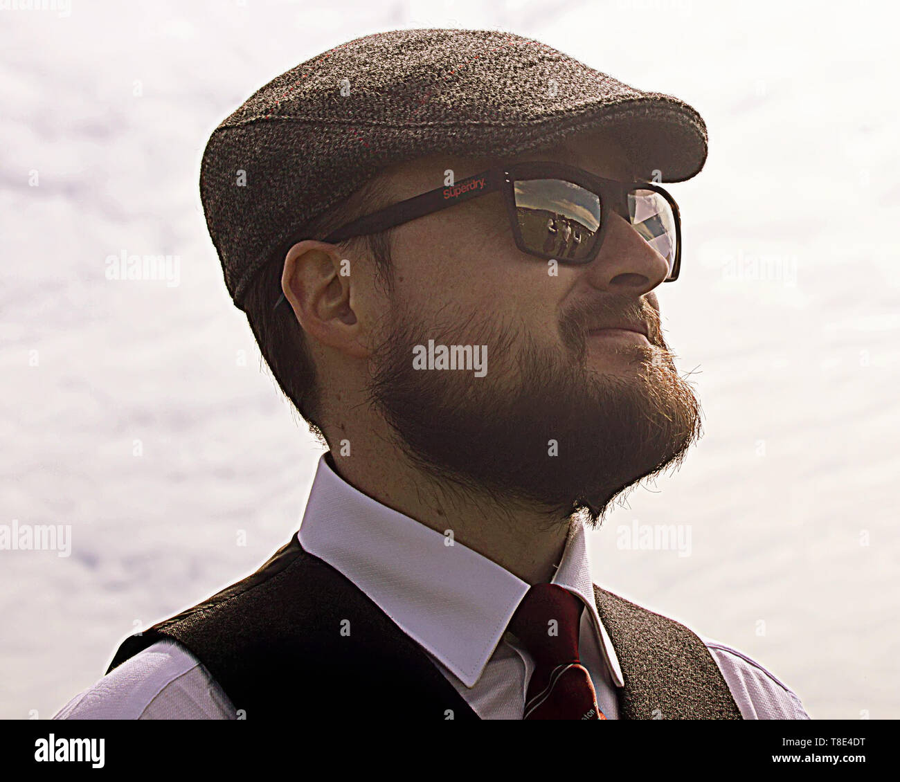 Gourock, Scozia, Regno Unito, 12 maggio 2019, UK Meteo. Sunny scorcher di un giorno per i primi giochi delle Highland di quest'anno come persone godetevi il sole in plaid. Credito traghetto Gerard/Alamy Live News Foto Stock