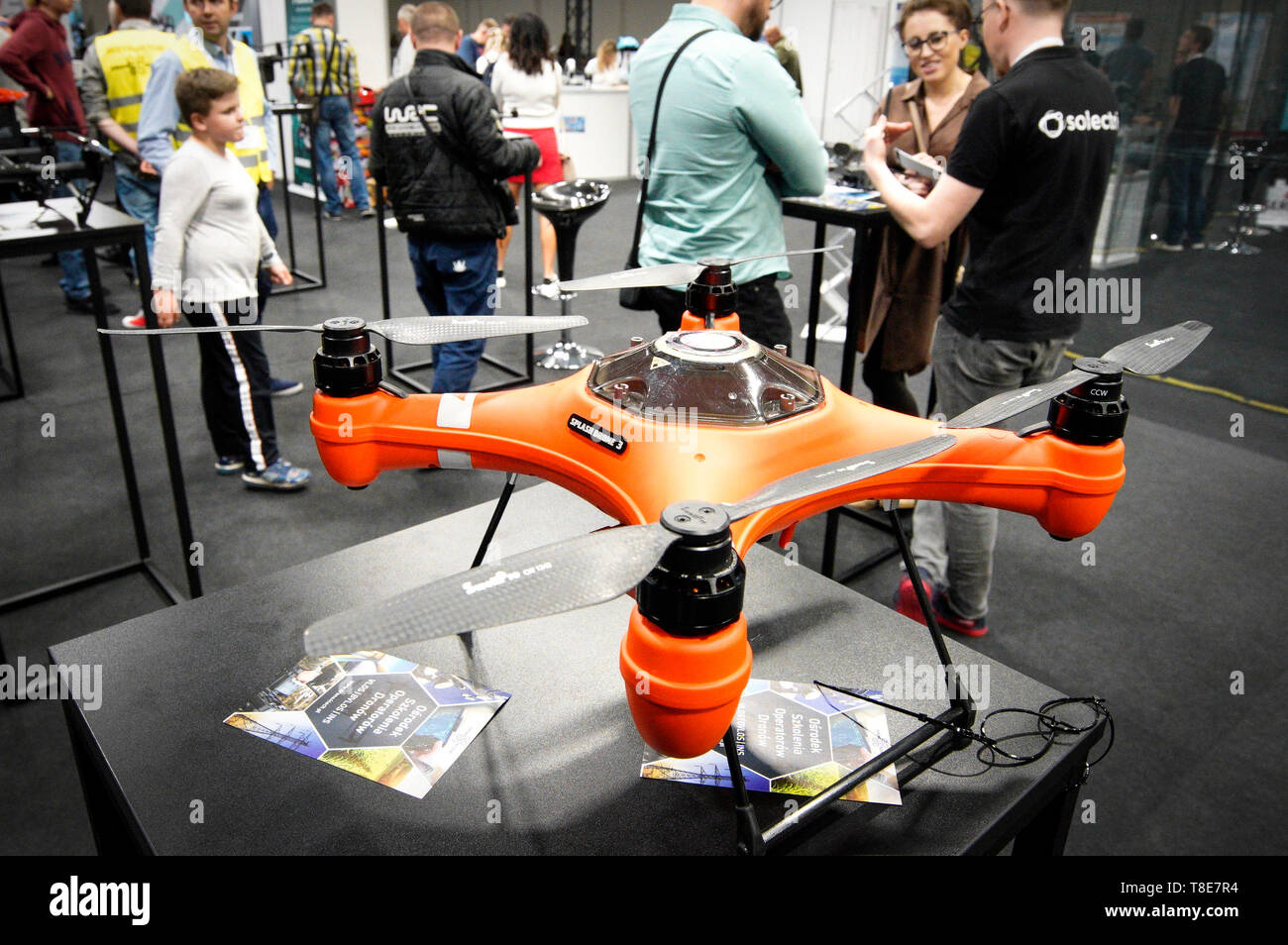 Varsavia, Polonia. Il 12 maggio 2019. Un acqua a prova di spruzzo UAV si è visto all'Electronics Show a Varsavia in Polonia, il 12 maggio 2019. La Electronics Show a Varsavia, uno dei più grandi di elettronica di consumo e nuove tecnologie trade show in Polonia si è svolta qui con oltre 350 espositori provenienti da tutto il mondo. Credito: Jaap Arriens/Xinhua/Alamy Live News Foto Stock