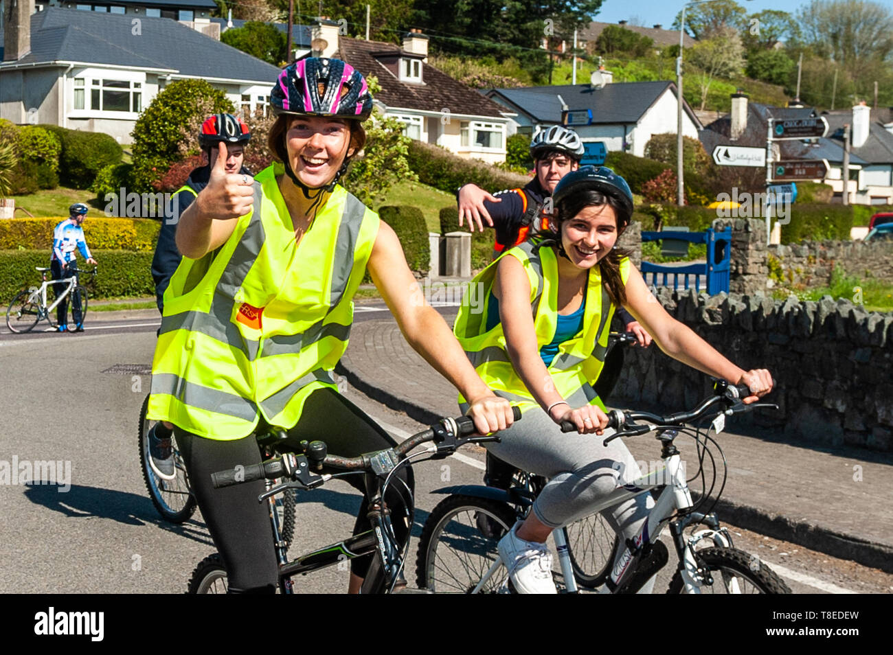 Bantry, West Cork, Irlanda. 13 Maggio, 2019. Anno di transizione gli studenti da Colaiste Pobail Bheanntrai - Bantry Community College - stanno facendo la loro carità annuale bicicletta oggi. Gli studenti sono di equitazione intorno la valle Melagh, una distanza di 25km in aiuto della Pietà House, la prevenzione dei suicidi di carità. La corsa viene dopo 200.000 persone hanno preso parte nelle tenebre in luce 5km di sentieri che ha avuto luogo in tutto il paese e all'estero su Sabato. Credito: Andy Gibson/Alamy Live News. Foto Stock