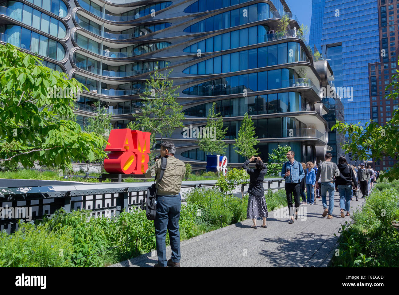 La linea alta, parco urbano ristrutturato da un elevata abbandonata della ferrovia a Chelsea, Manhattan New York City, NY / USA Foto Stock