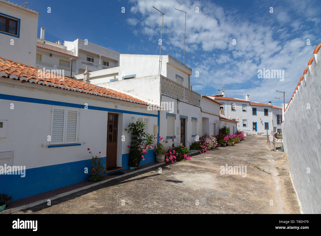 Vecchie case di piccole strade di Odeceixe in Algarve, Portogallo. Foto Stock