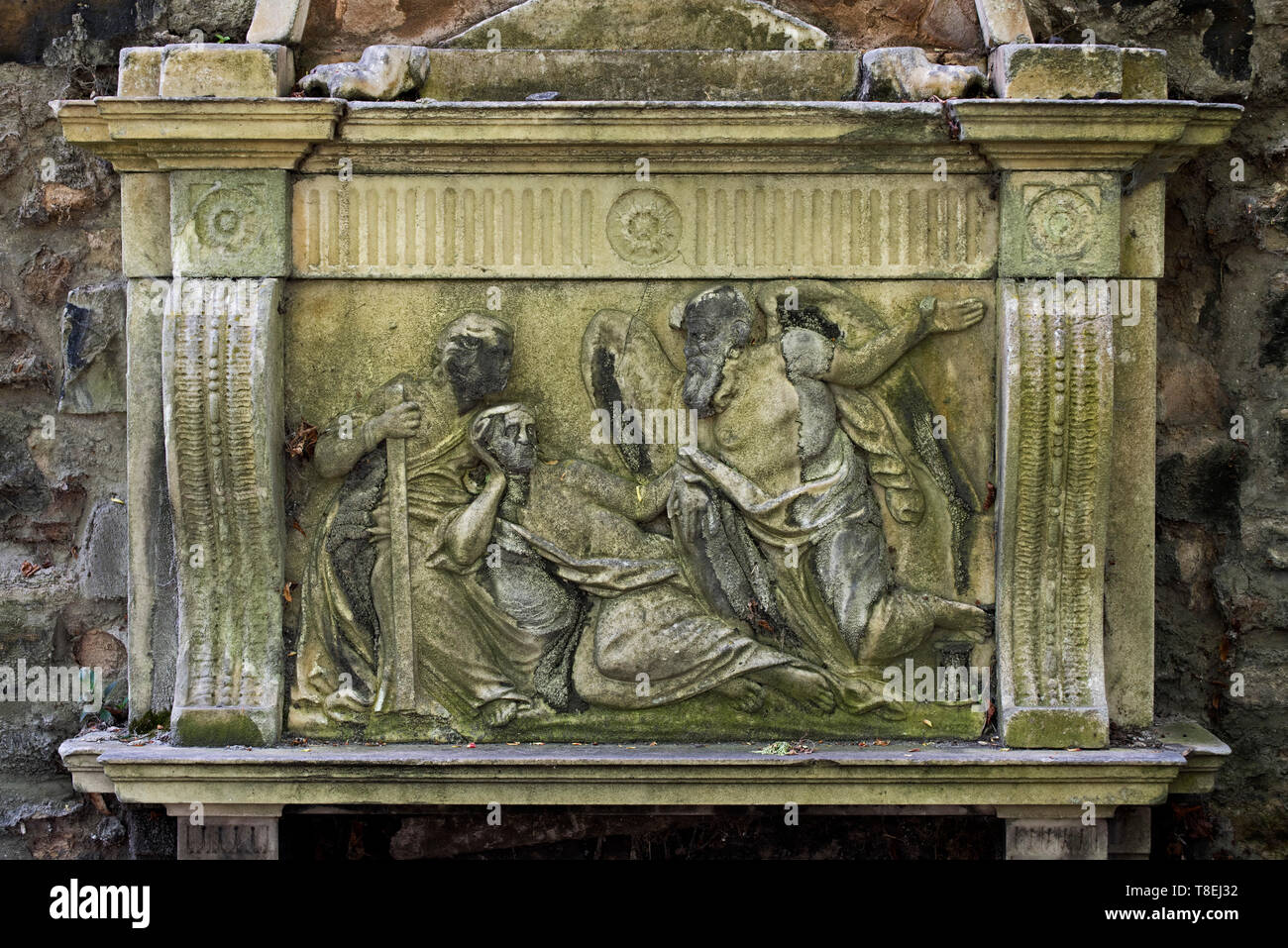 Un male weathered monumento in Old Calton Sepoltura, Edimburgo, Scozia, Regno Unito. Foto Stock