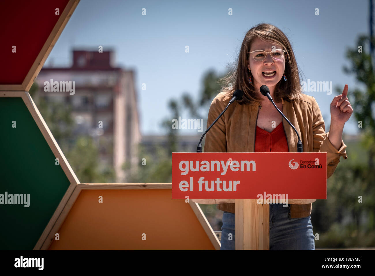 Janet Sanz, consigliere di corrente ed il candidato è visto parlare durante la cerimonia di Ada Colau campagna per il municipal 26M. Il sindaco di Barcellona Ada Colau, capo dell'elenco, accompagnato da Yayo Herrero, Eloi Badia e Janet Sanz hanno presentato le politiche future per affrontare l'emergenza climatica nel recentemente inaugurato Les Glories Park durante le elezioni comunali campagna. Foto Stock