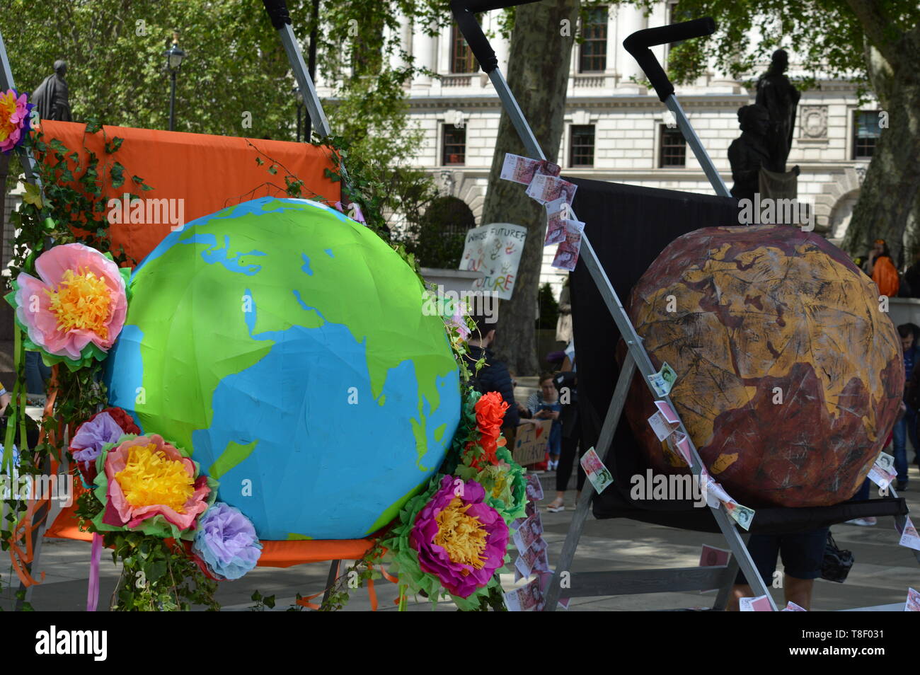 Londra, Regno Unito. 12 maggio 2019. Migliaia di persone partecipano a una marcia organizzata da madri Rise Up, e sostenuta da Extinction Rebellion. Foto Stock