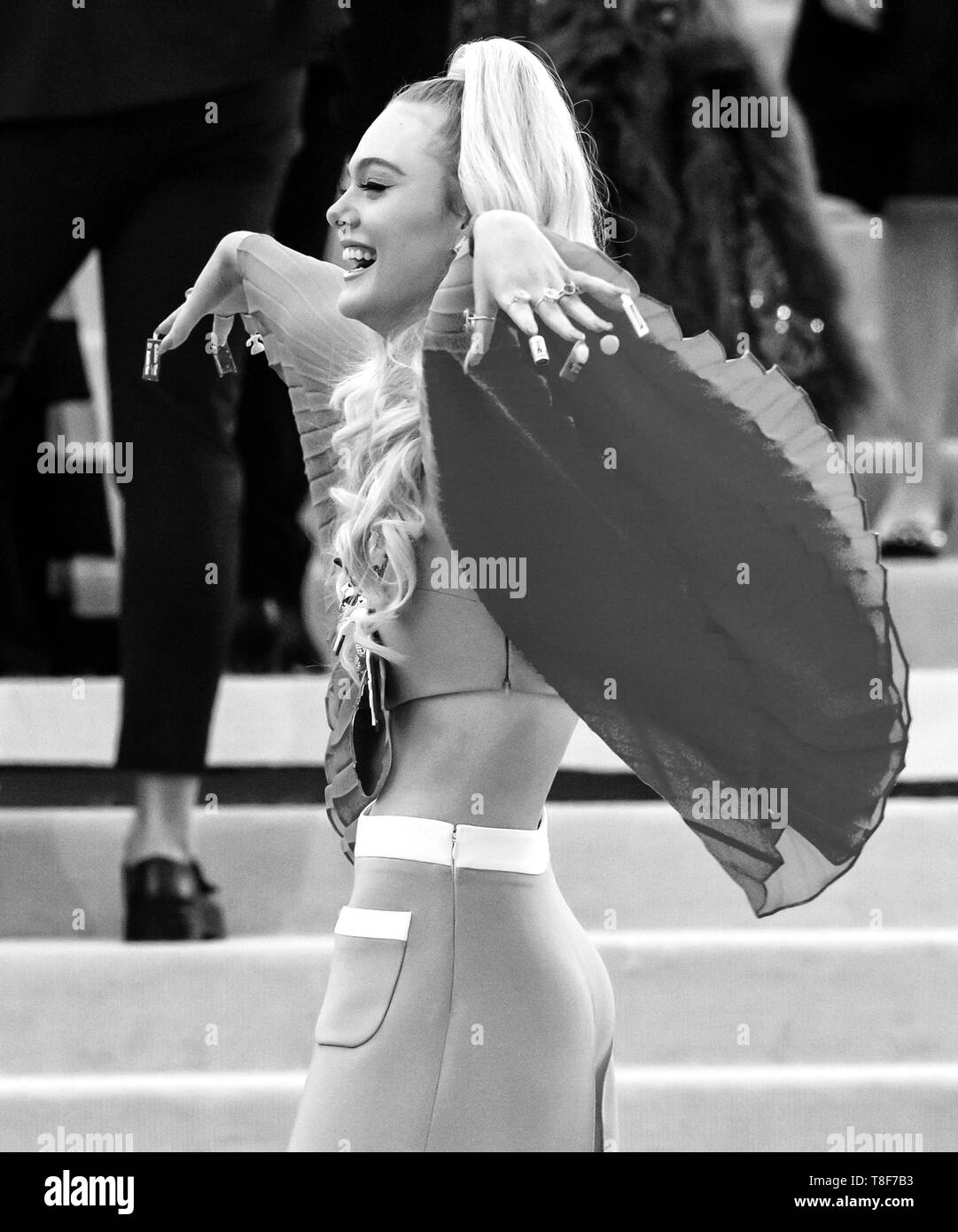 New York, NY - Maggio 06, 2019: Elle Fanning arriva per il 2019 si è riunito di gala per celebrare il Camp: Note sulla moda al Metropolitan Museum of Art Foto Stock