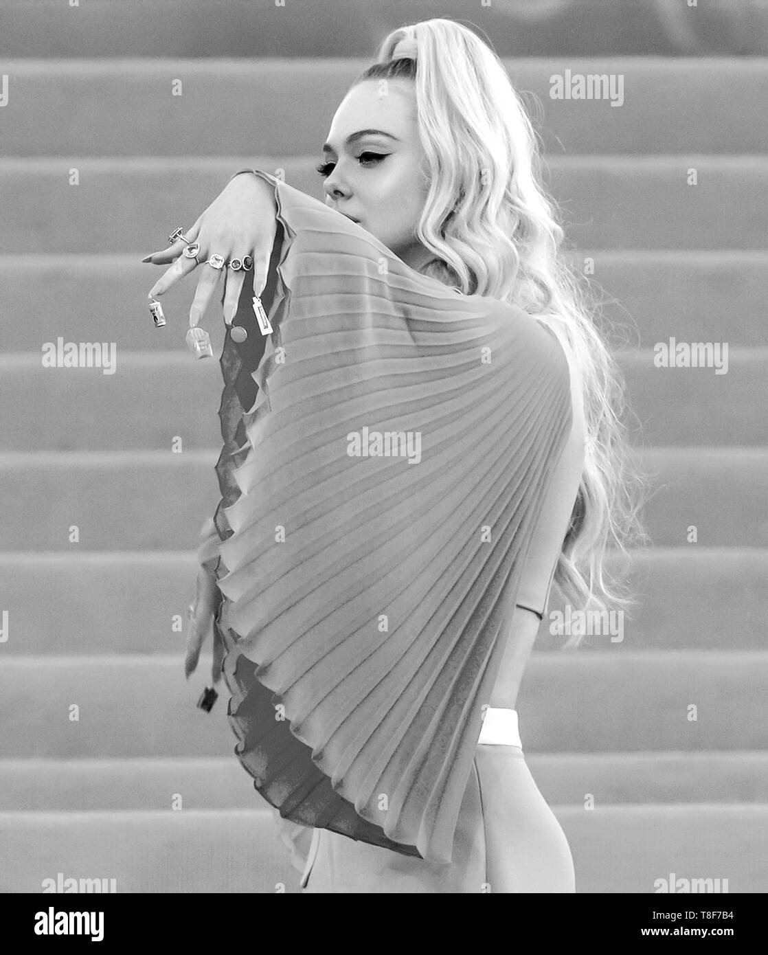 New York, NY - Maggio 06, 2019: Elle Fanning arriva per il 2019 si è riunito di gala per celebrare il Camp: Note sulla moda al Metropolitan Museum of Art Foto Stock