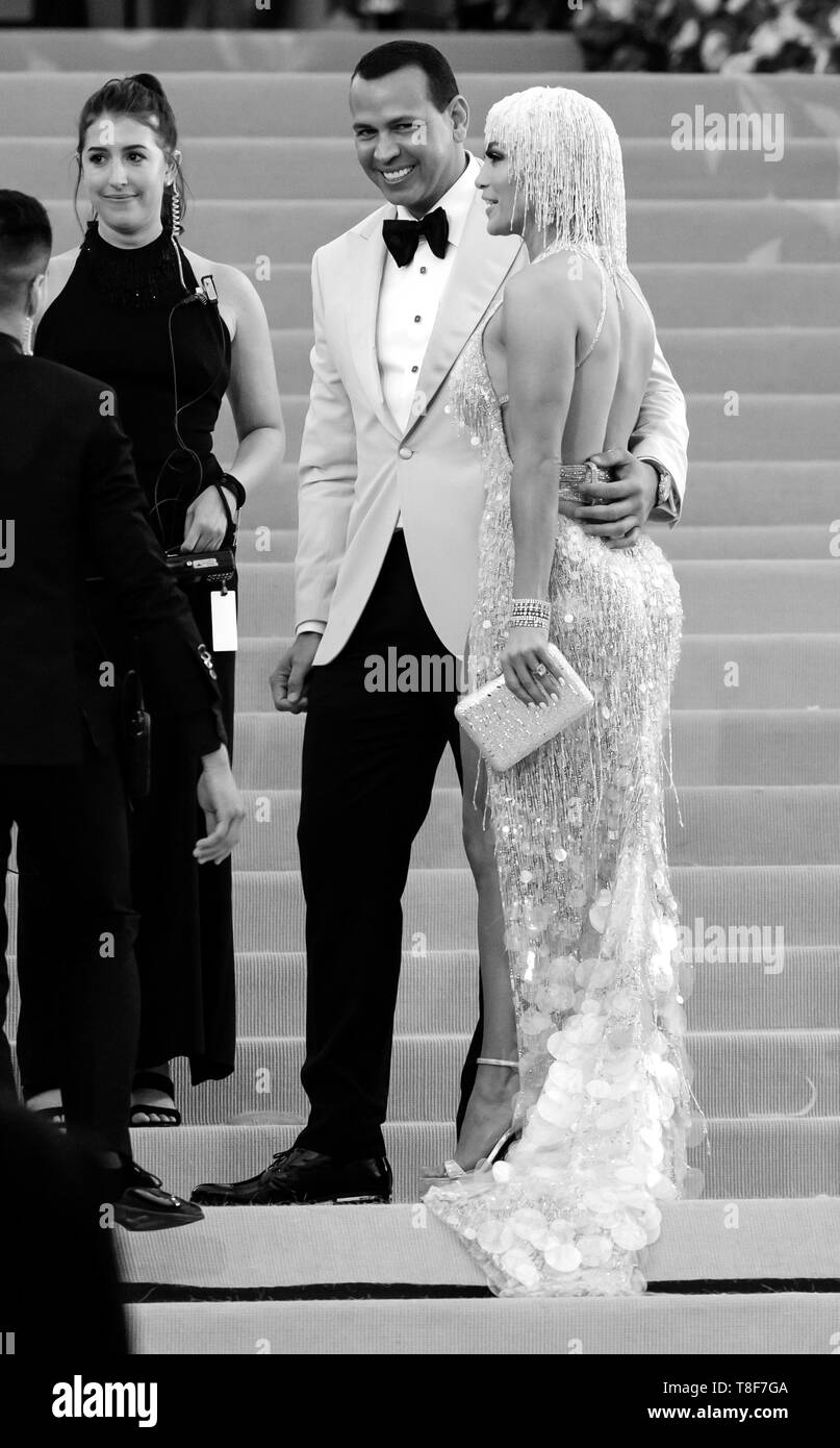 New York, NY - Maggio 06, 2019: Alex Rodriguez (L) e Jennifer Lopez arriva per il 2019 si è riunito di gala per celebrare il Camp: Note sulla moda al Metropolitan Foto Stock