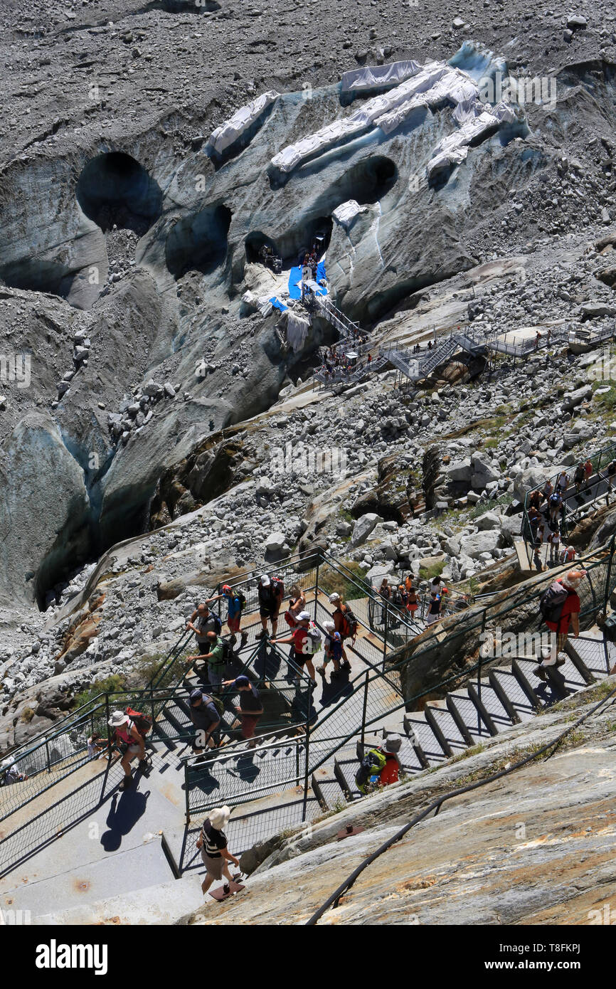 Rampes et escaliers pour visite de la Grotte de Glace. Ghiacciaio de la Mer de Glace. Massif du Mont-Blanc. Montenvers. Chamonix Monte Bianco. Foto Stock