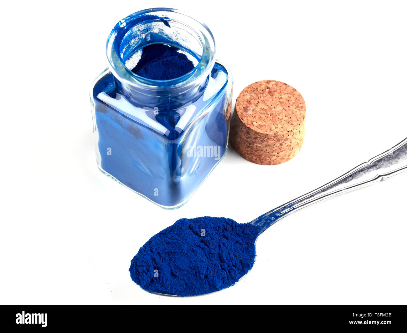 Blue Spirulina (Phycocyanin) è di un azzurro intenso pigmento naturale derivata da alghe blu-verdi Foto Stock