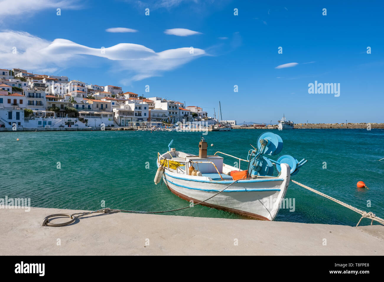 Batsi pittoresco villaggio sull'isola di Andros, Cicladi Grecia Foto Stock