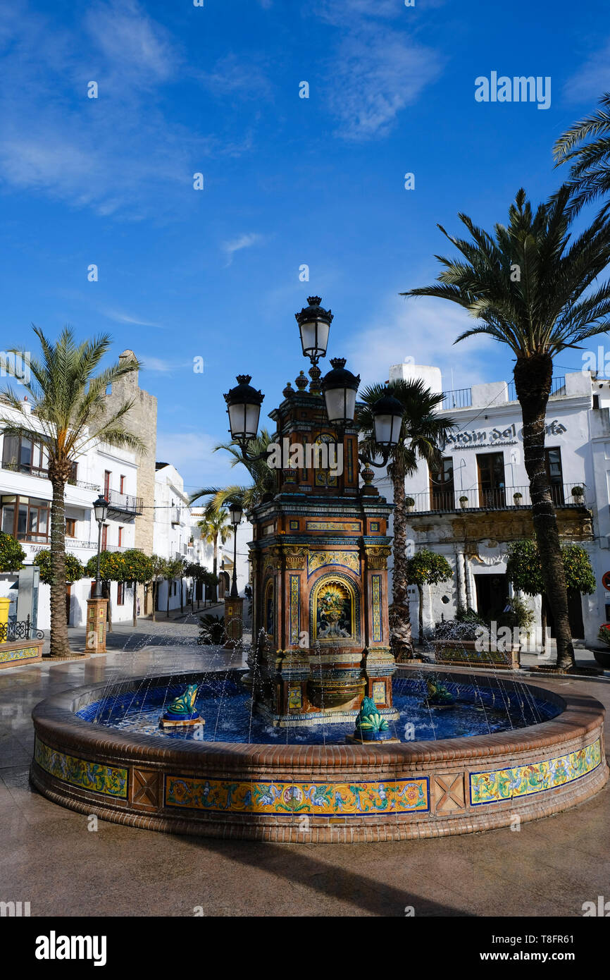 Plaza de España nella città vecchia di Vejer de la Frontera, nella regione Andalucía, Spagna. Foto Stock