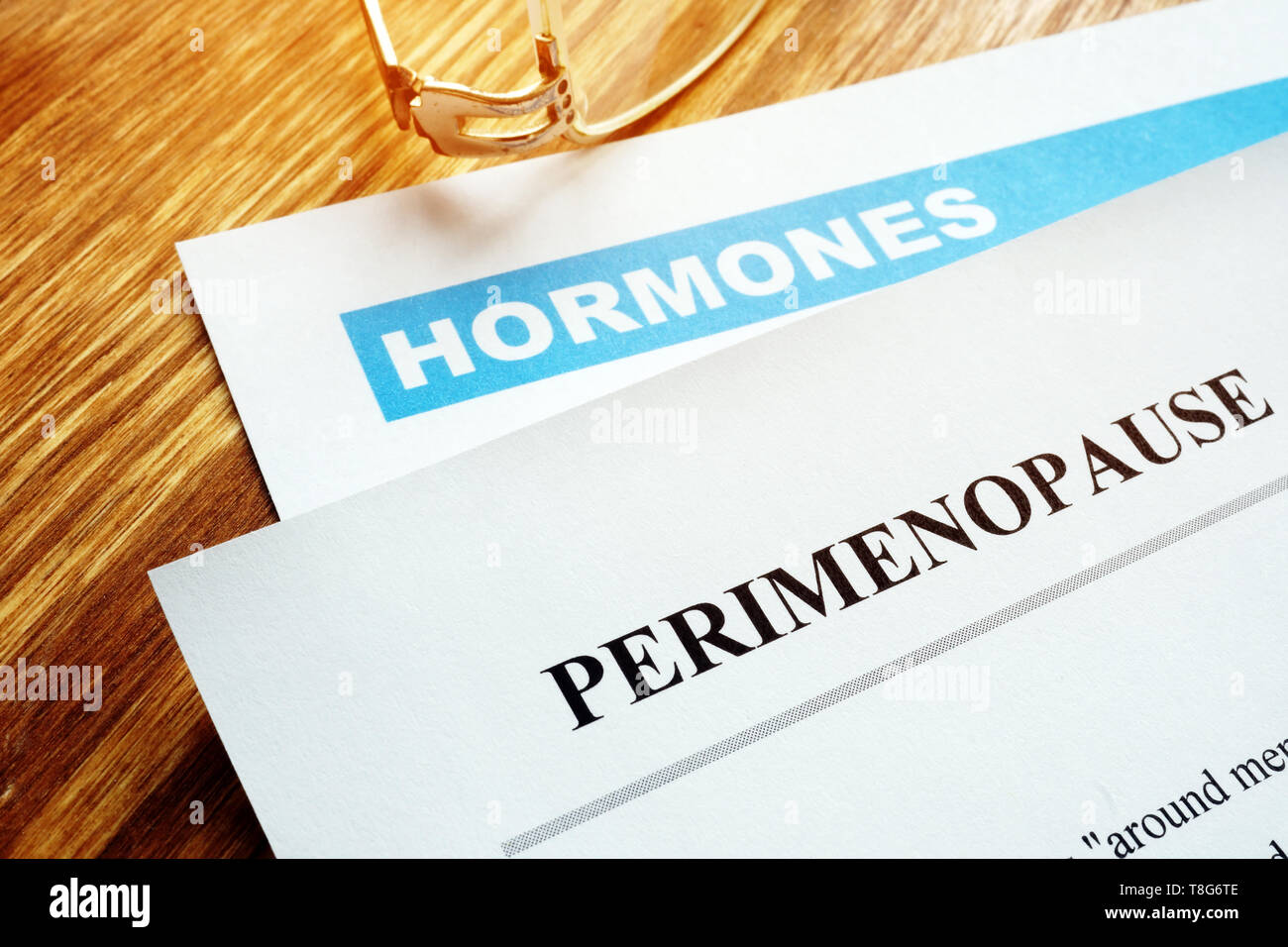 Perimenopausa e della menopausa concetto. Documenti su ormoni. Foto Stock