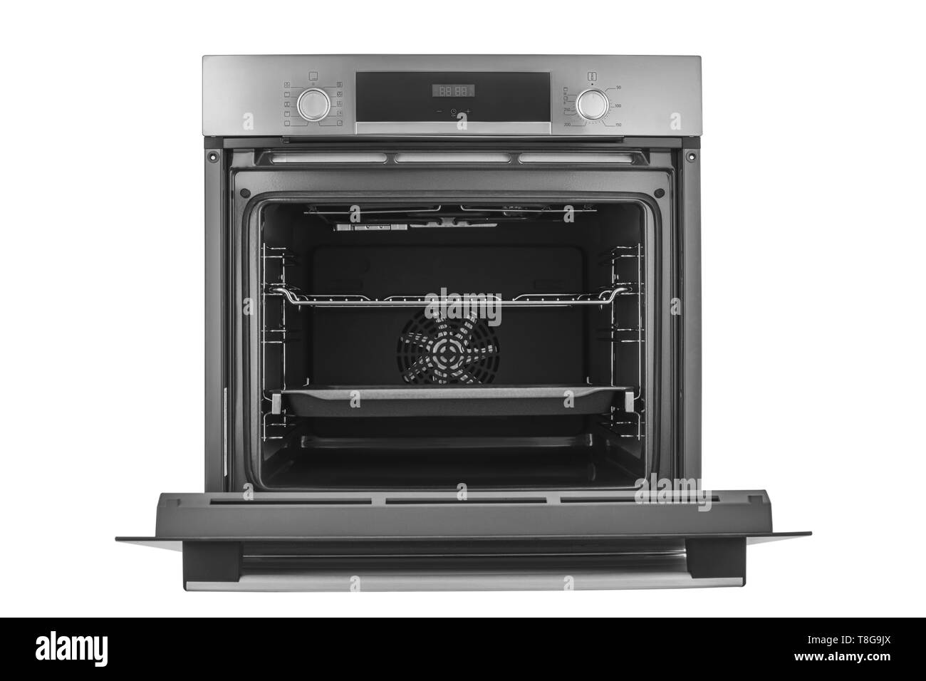 Forno elettrico con porta aperta, isolato su sfondo bianco con percorso di clipping. Foto Stock