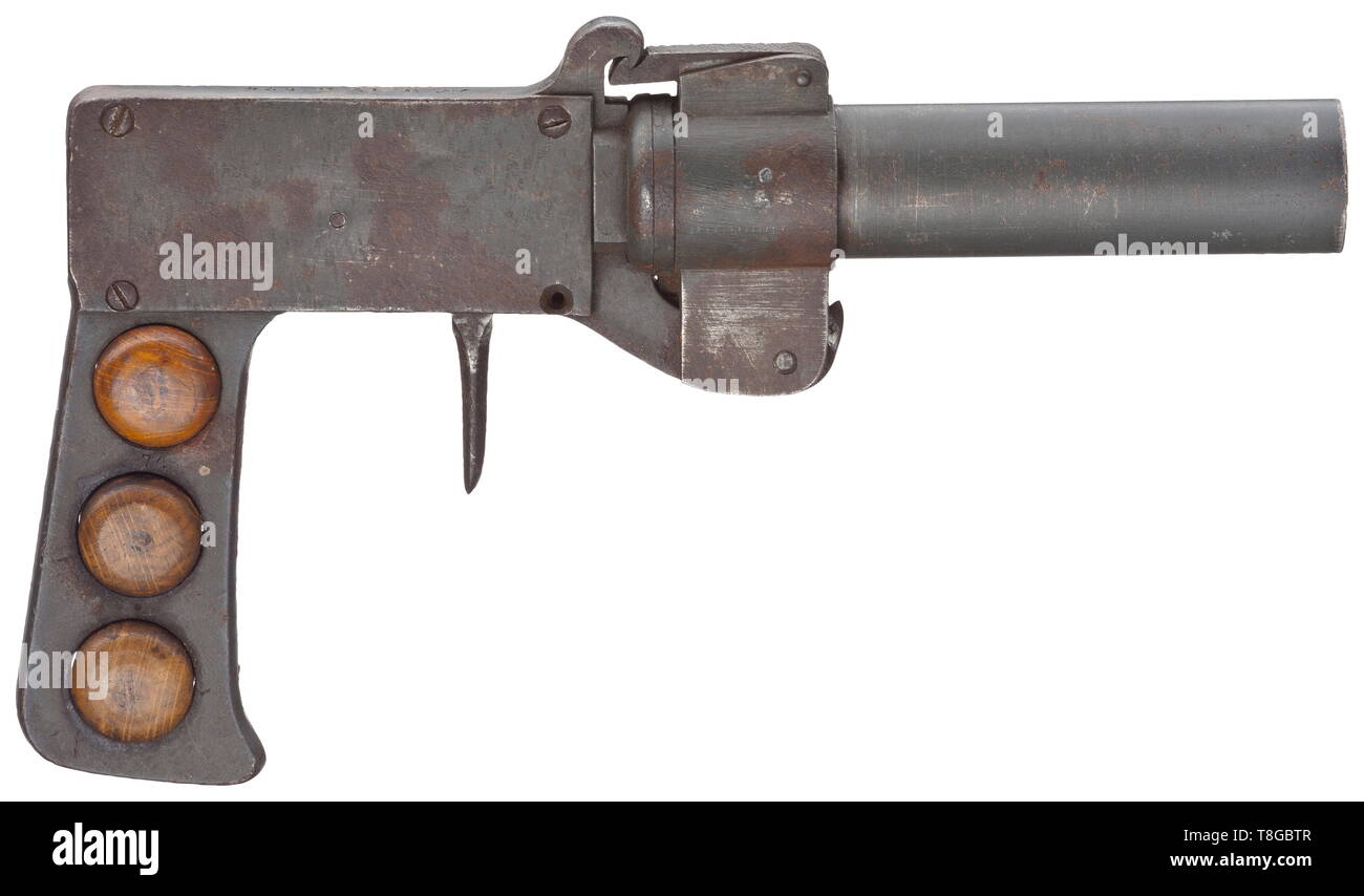 Un singolo-canna molto pistola, la prima guerra mondiale, navy Cal. 4, n. 574. I numeri corrispondenti. Canna di caduta, lunghezza 128 mm. Lunghezza totale 250 mm. Gancio di bloccaggio a molla. Doppia azione. Costruito e fabbricato da Artilleriewerft Wilhelmshaven, anno di produzione 1917. Sulla parte superiore del ricevitore marcato 'AW.W.17 n. 574", in basso a sinistra della scatola della camera marina marchio accettazione corona/M. Nessun ulteriore timbri o iscrizioni. Tutti in acciaio fabbricazione, brunito campo grigio, parzialmente avvistati e in una patina. Grip inoltre dotato di tre in legno di faggio invece dei pulsanti del pannello di impugnatura, Additional-Rights-Clearance-Info-Not-Available Foto Stock