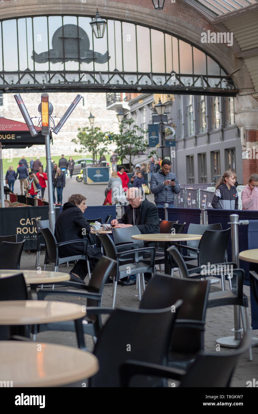 Il Castello di Windsor, Windsor, Berkshire, Inghilterra, Regno Unito, 4 maggio 2019. Grande giornata fuori a visitare o andare in vacanza, appena prima della nascita reale Foto Stock