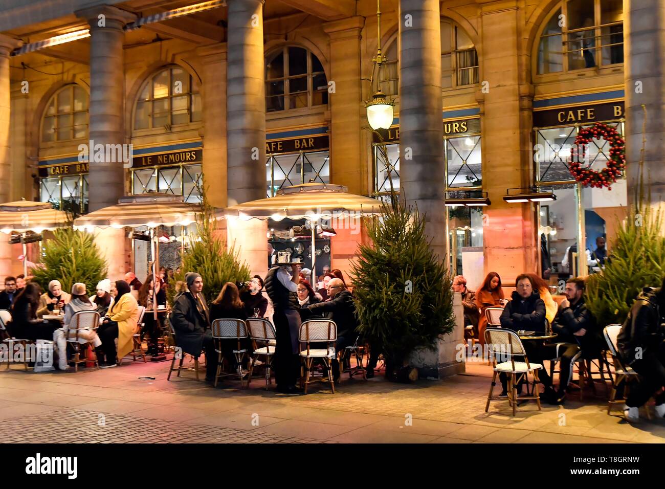 Francia, Parigi, Royal Palace, Place Colette, il Cafe Le Nemours Foto Stock