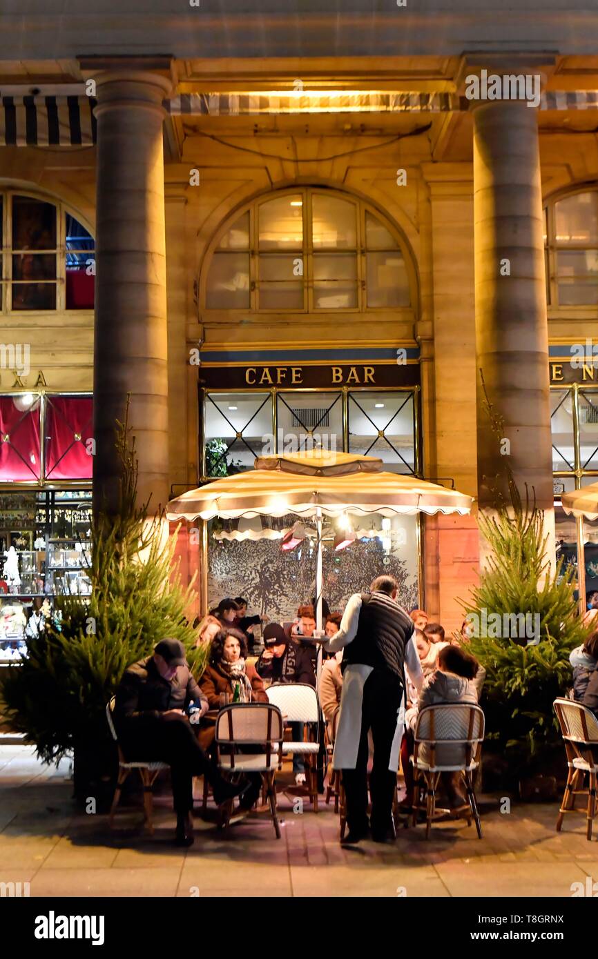 Francia, Parigi, Royal Palace, Place Colette, il Cafe Le Nemours Foto Stock