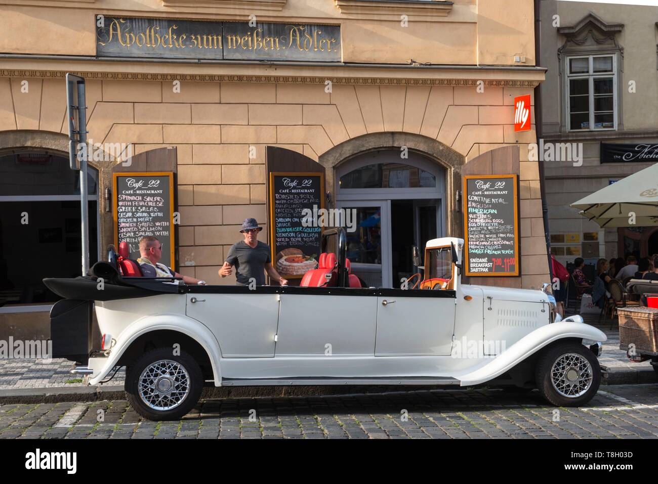 Repubblica Ceca, Praha, elencato come patrimonio mondiale dall UNESCO, Mala Strana area, taxi per escursionisti Foto Stock