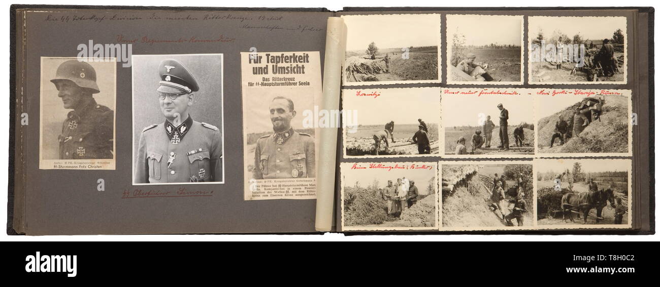 Profusamente legendées photo album 3 SS-Panzer-Division 'Totenkopf' - Tasca di Demyansk un totale di circa 370 foto. Le foto vengono incollate in un album commemorativo per servire nel 'LSSAH', le rune e l'iscrizione sul coperchio rimosso o ritoccate. Molto buona foto prevalentemente del russo teatro di guerra. Molte scene di battaglia durante l'inverno, camouflage uniformi, 'Bergmann'-MP e sequestrato armi, 'Kriegsberichter-SS' armband, lottando contro i partigiani. Molti alti ufficiali come Reichsführer H. Himmler e Theodor Eicke, posizioni, aeromobili e sequestrato la guerra mate, Editorial-Use-solo Foto Stock