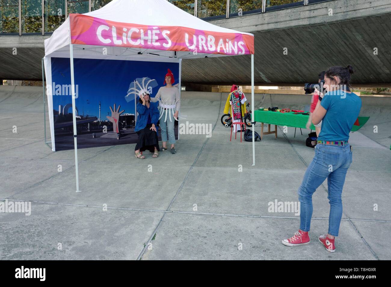 Francia, Parigi, sede del partito comunista francese dall'architetto Oscar Niemeyer Foto Stock