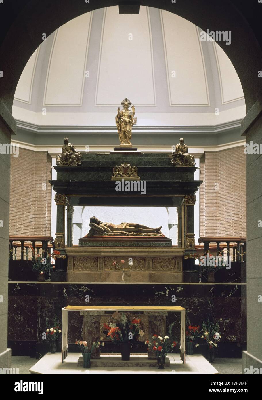 CRISTO YACENTE DENTRO DE LA URNA- S XVII ESCULTURA BARROCA. Autore: GREGORIO FERNANDEZ. Posizione: CONVENTO DE LOS CAPUCHINOS de El Pardo. MADRID. Spagna. Gesù. CRISTO DEL PARDO. Foto Stock