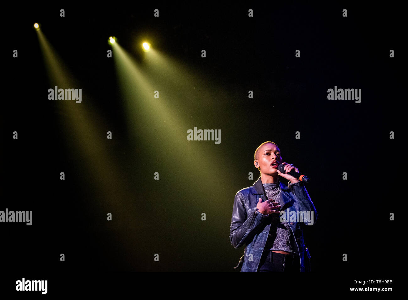 Il cantante Nigerian-American Annahstasia Enuke esecuzione dal vivo sul palco per Lenny Kravitz's "Sollevamento Vibrazione" tour 2019 di Bologna. (Foto di Alessandro Bosio / Pacific Stampa) Foto Stock