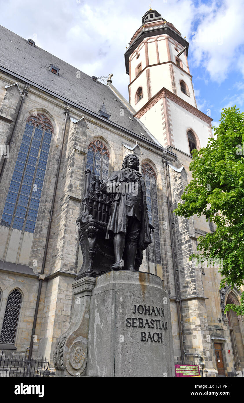 Leipzig, Germania. 13 Maggio, 2019. Vista del monumento per il Thomaskantor Johann Sebastian Bach nel Thomaskirchhof Leipzig. Koopmann, olandese musicista e musicologo, è il nuovo presidente dell'archivio di Bach Foundation. Con questo ufficio egli assume il ruolo di un rinomato ambasciatore per la ricerca di Bach di Lipsia. Credito: Hendrik Schmidt/dpa-Zentralbild/ZB/dpa/Alamy Live News Foto Stock