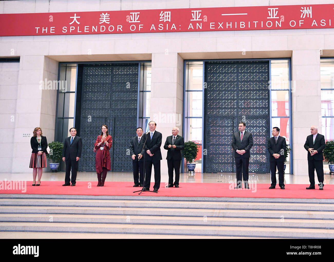 (190513) -- Pechino, 13 maggio 2019 (Xinhua) -- Huang Kunming, membro dell'ufficio politico del Partito Comunista della Cina (CPC) Comitato Centrale, anche a capo del Dipartimento di pubblicità della CPC Comitato Centrale, parla in occasione della cerimonia di apertura di una mostra intitolata "Lo splendore dell'Asia: una mostra di civiltà asiatiche' presso il museo nazionale della Cina a Pechino Capitale della Cina, 13 maggio 2019. (Xinhua/Yan Yan) Foto Stock