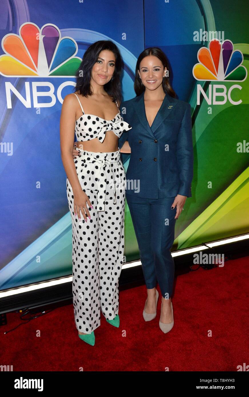 Stephanie Beatriz, Melissa Fumero presso gli arrivi per intrattenimento NBC upfronts 2019, il Four Seasons New York, NY Maggio 13, 2019. Foto di: Kristin Callahan/Everett Collection Foto Stock