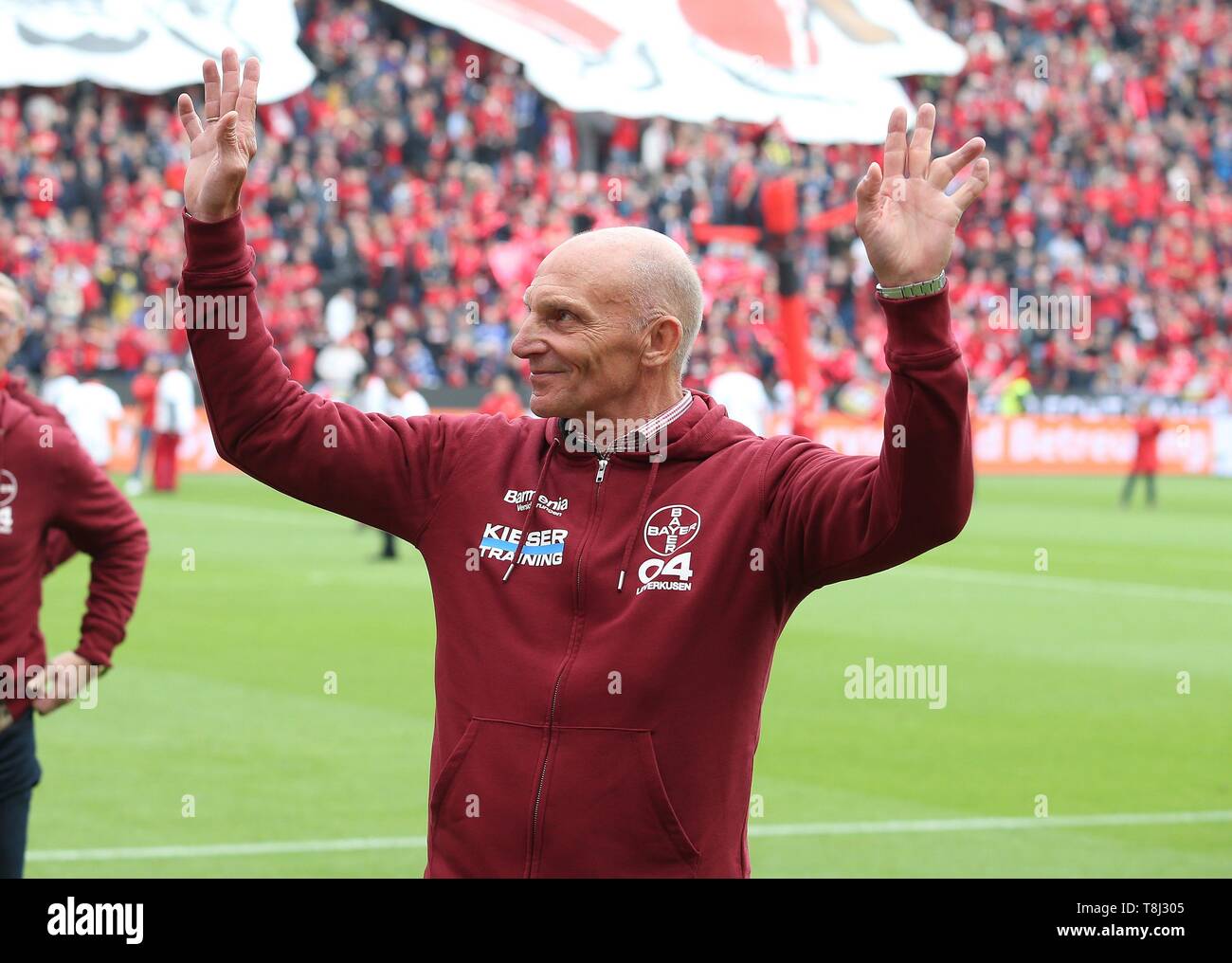 Schalke, Deutschland. 11 Maggio, 2019. firo: 11.05.2019, calcio, 2018/2019, 1.Bundesliga: Bayer Leverkusen - FC Schalke 04 1: 1. gesto, Klaus Schulze, Bayer ventole Legenda selezionato i giocatori preferiti 40 anni della Bundesliga | Utilizzo di credito in tutto il mondo: dpa/Alamy Live News Foto Stock