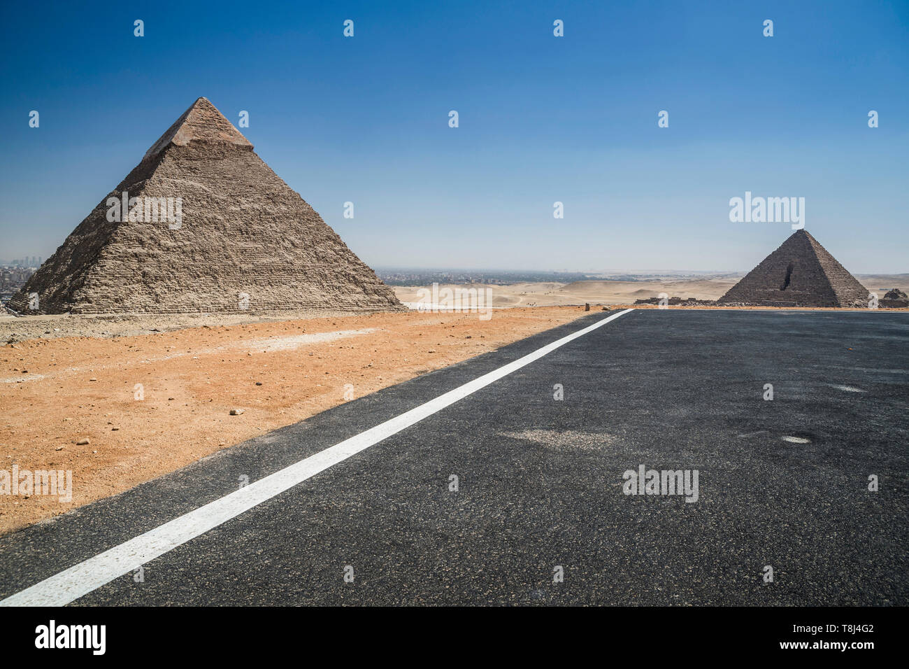 Eliporto vicino alle piramidi, altopiano di Giza vicino al Cairo, Egitto Foto Stock