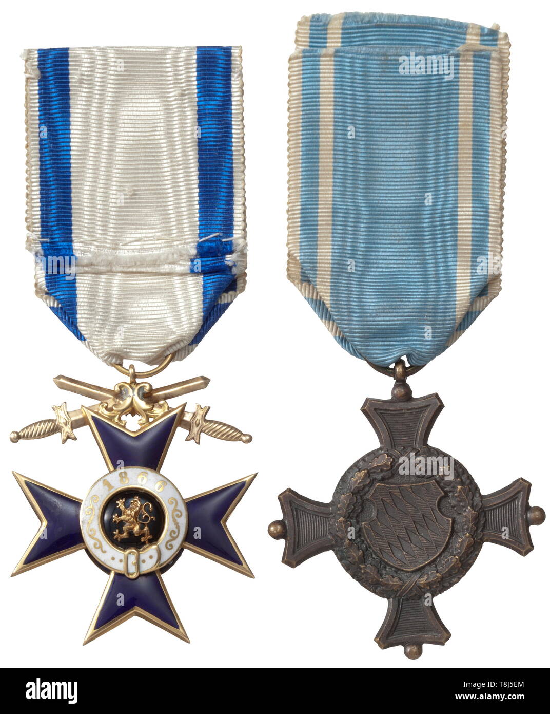 Un merito militare ordine - un cavaliere del Cross di seconda classe con spade 1870/71 cavaliere del croce in oro da Eduard Quellhorst a Monaco di Baviera nel tipico argomento per la guerra franco-prussiana. Le spade sono colpito su entrambi i lati e saldato a chiusura. L'anello di sospensione con il contrassegno per bulino 'EQ 75' per il produttore e per la finezza come oro 18 carati. Gli ordini di grado di Cavaliere di seconda classe, che esistevano solo fino al 1905, è stato in un primo momento aggiudicati senza le spade come una "guerra decorazione' nel 1870/71. Dopo l' introduzione delle spade nel 1891, questi erano puhc, Additional-Rights-Clearance-Info-Not-Available Foto Stock