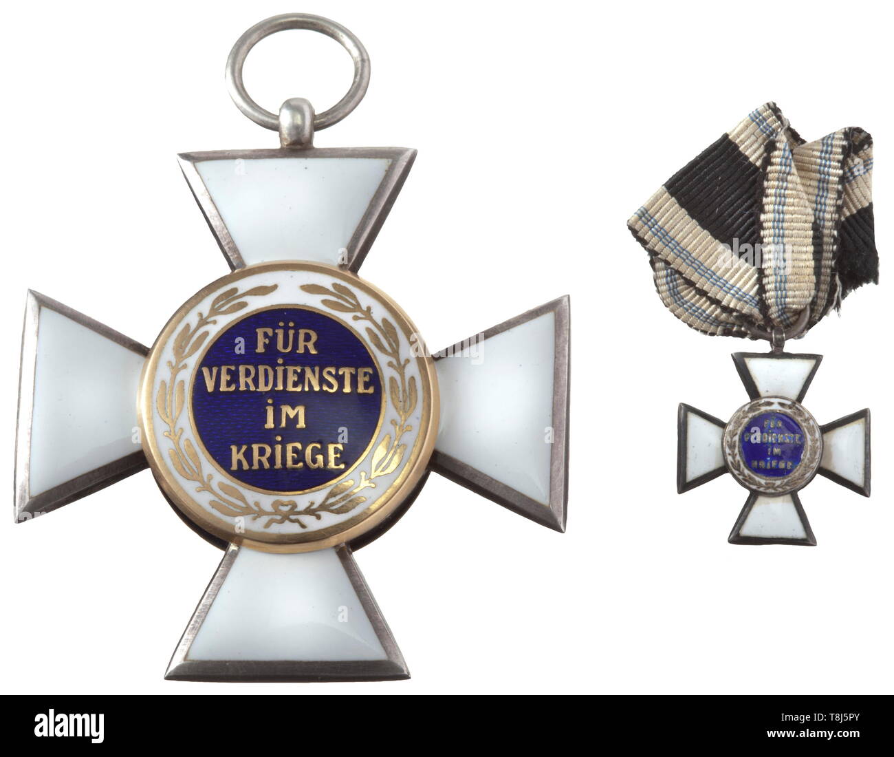 Un medico Militare Ordine di seconda classe con ordini in miniatura croce con oro vero medaglioni prodotte dall'unico provveditore, LA DITTA GEBRUEDER Hemmerle a Monaco di Baviera. Il medaglione cilindro reca il marchio di punzone 'G.H. 950'. È inclusa la 16 mm miniatura di Hemmerle tipica qualità dal periodo della prima guerra mondiale su un nastro in miniatura. La Baviera è il solo stato tedesco di istituto un coraggio decorazione per i suoi medici di fiducia e si è aggiudicato 163 volte in seconda classe. Esso è stato il follow up diretto del medico militare premio istituito in 18, Additional-Rights-Clearance-Info-Not-Available Foto Stock