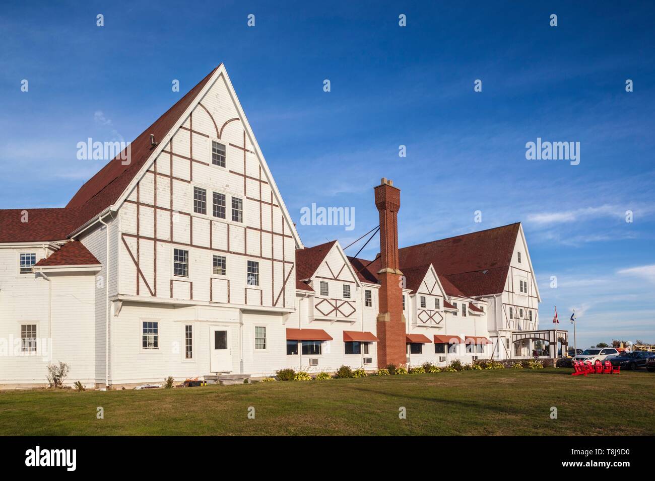 Canada, Nova Scotia, Cabot Trail, Ingonish Beach, Cape Breton Highlands National Park, Keltic Lodge at Highlands, landmark hotel costruito nel 1940, esterna Foto Stock