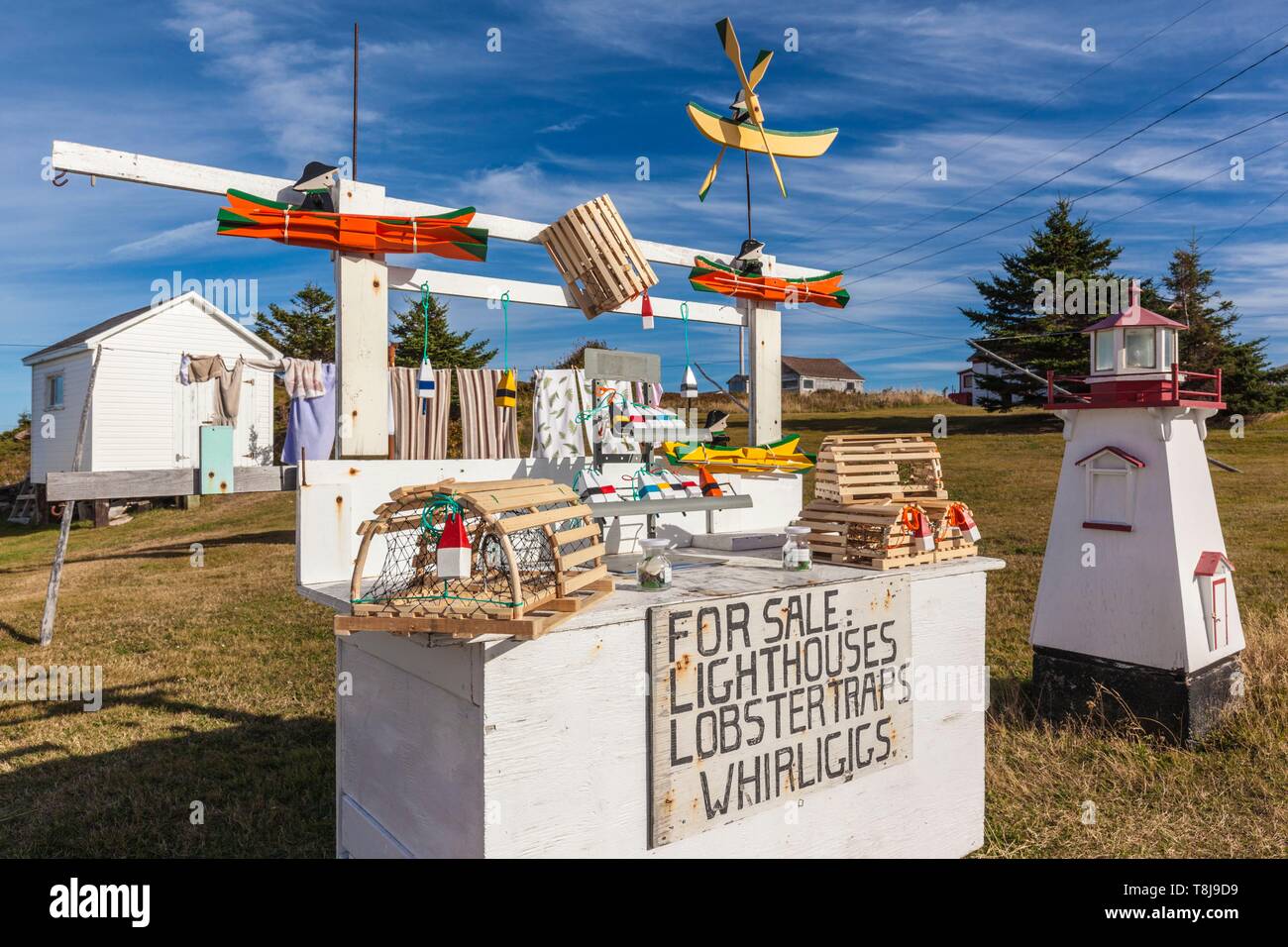 Canada, Nova Scotia, Cabot Trail, Neils Harbour, Cape Breton Highlands National Park, stand con vendita di artigianato locale e negozio di souvenir Foto Stock