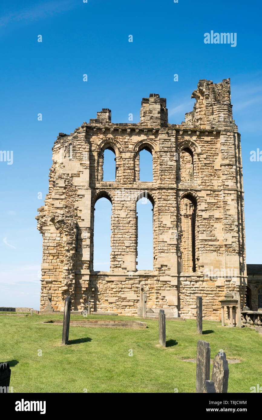 Facciata sud del Priorato di Tynemouth, North East England, Regno Unito Foto Stock